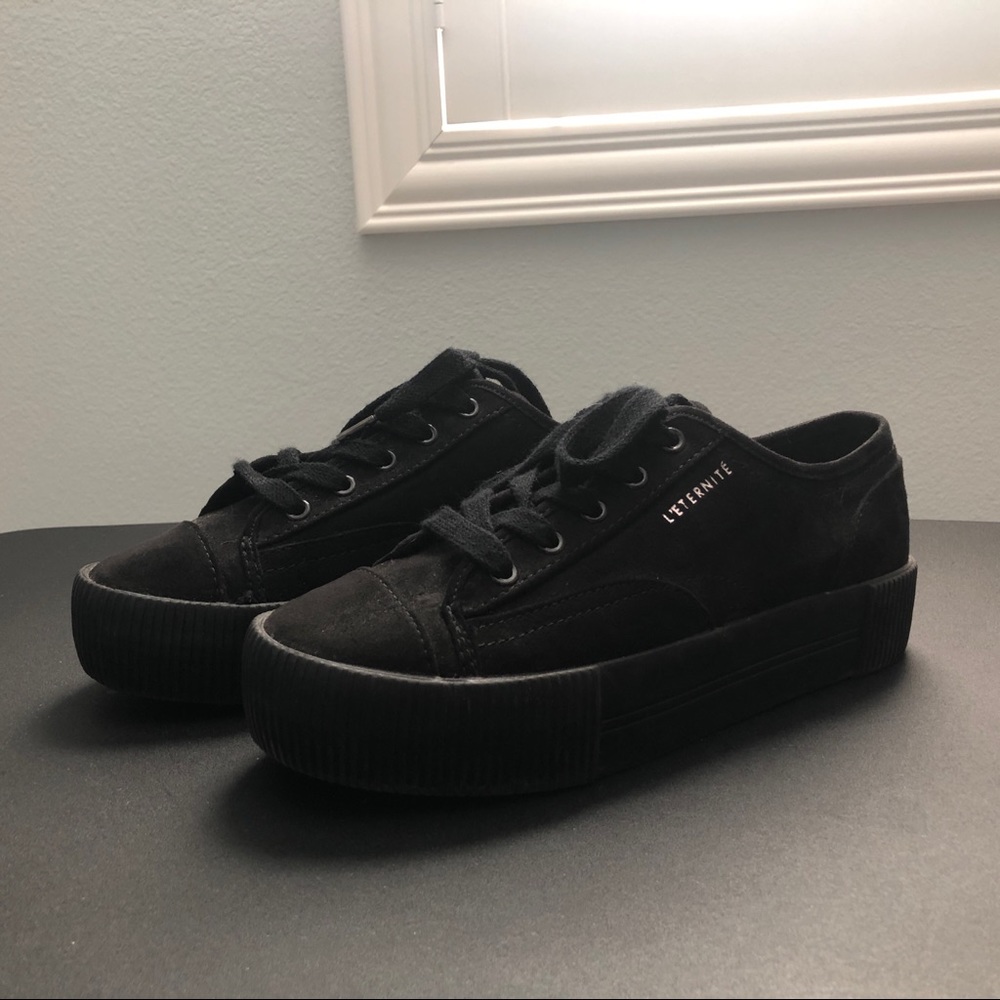 Divided platform sneaker